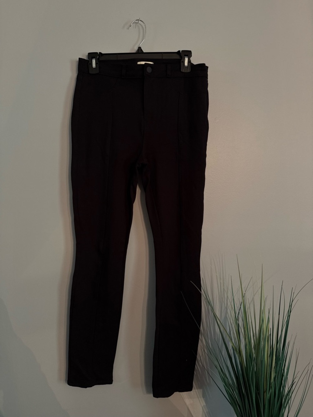L’agence women’s black Joetta  Slim Fit Pants size 29 zippered back bottom
